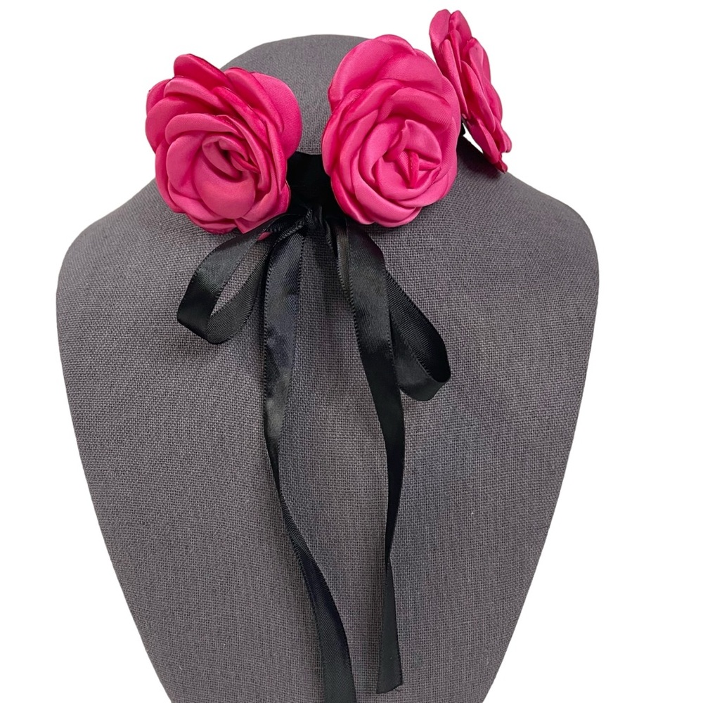 ❤️ Pink Roses Choker Necklace - Picture 4 of 5